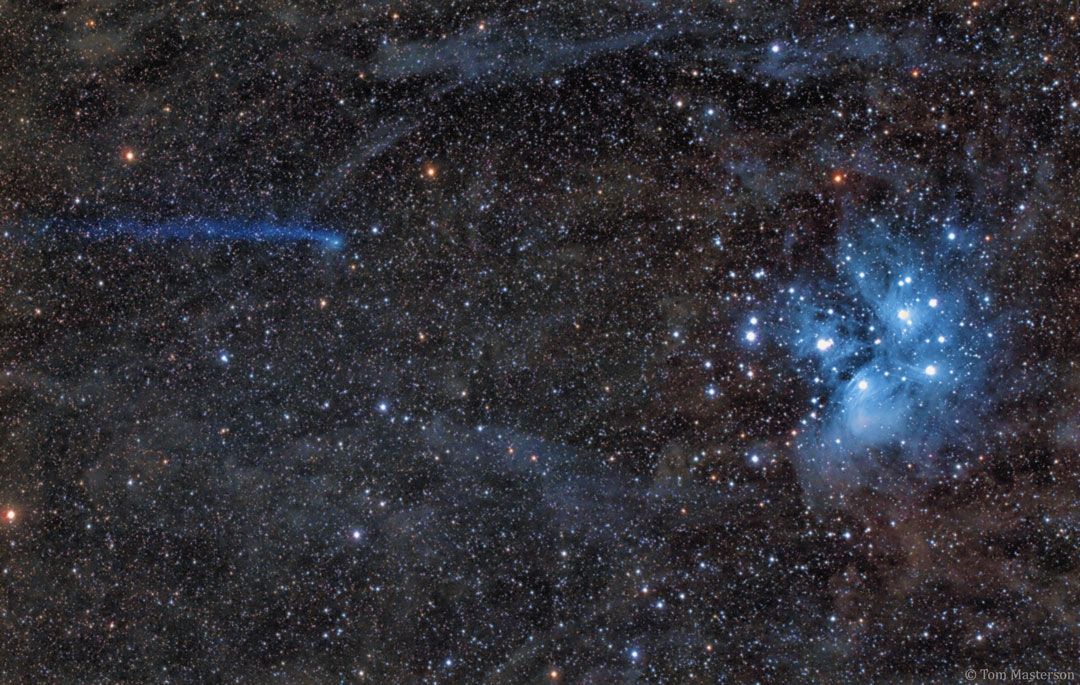 El cometa azul se encuentra con las estrellas azules