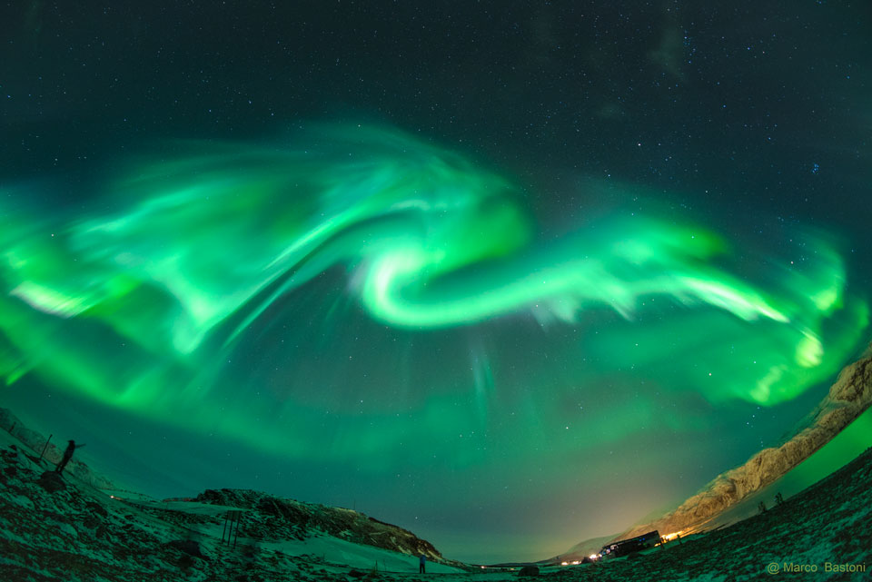 Dragón Aurora sobre Noruega