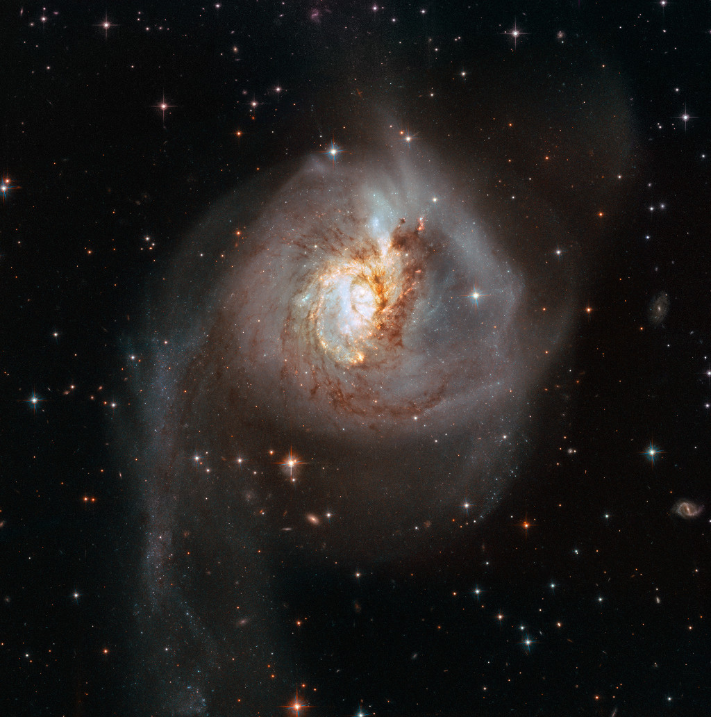 NGC 3256的冲突