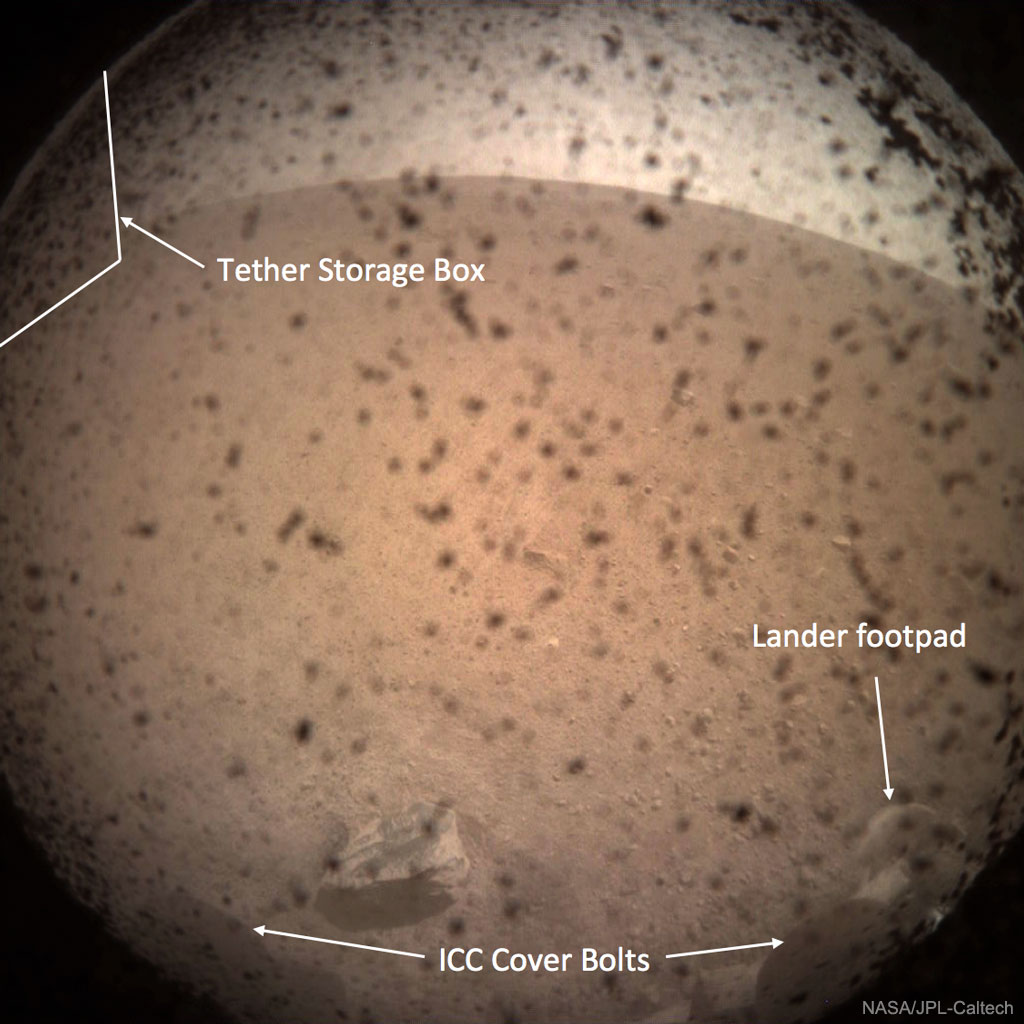 InSight拍摄的第一张火星照片