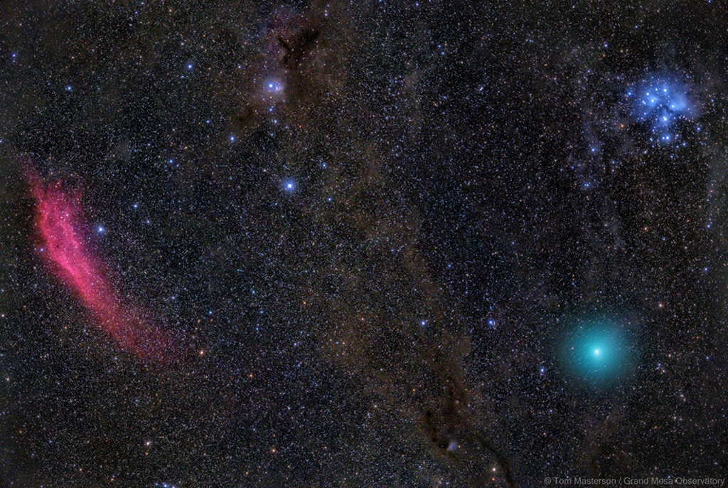红色星云，绿色彗星，蓝色恒星