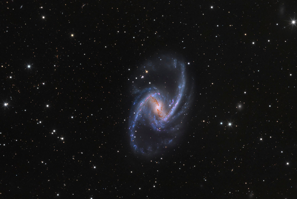 NGC 1365:宏伟的岛屿宇宙