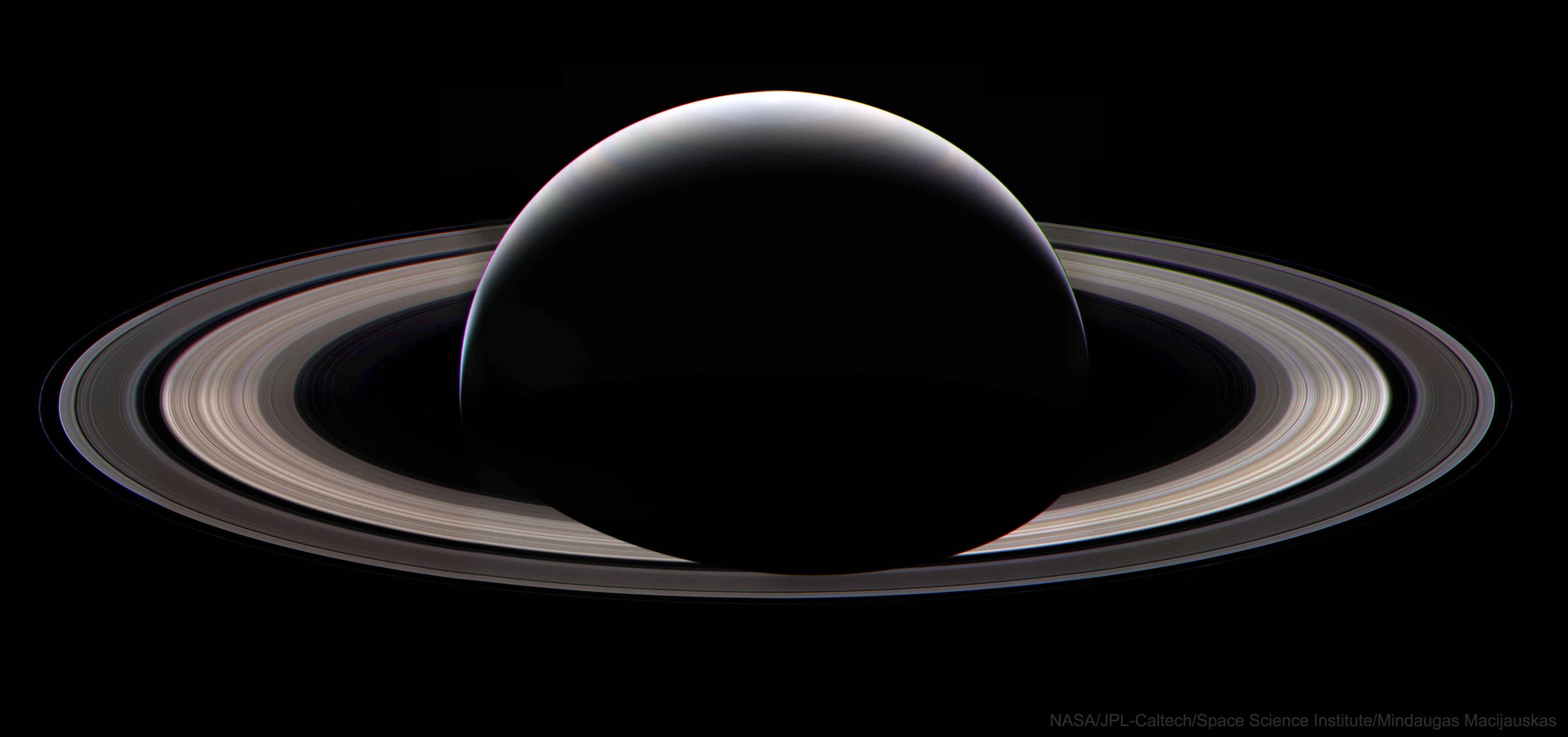 APOD 2019 September 20 Saturn at Night