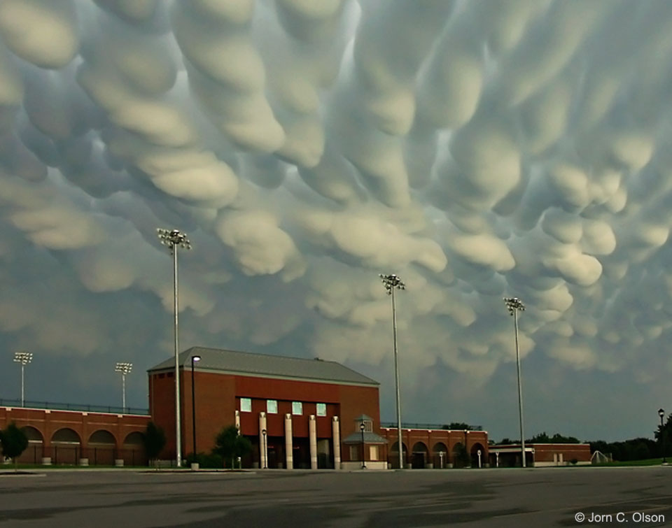 APOD: 2019 December 15 - Mammatus Clouds over Nebraska