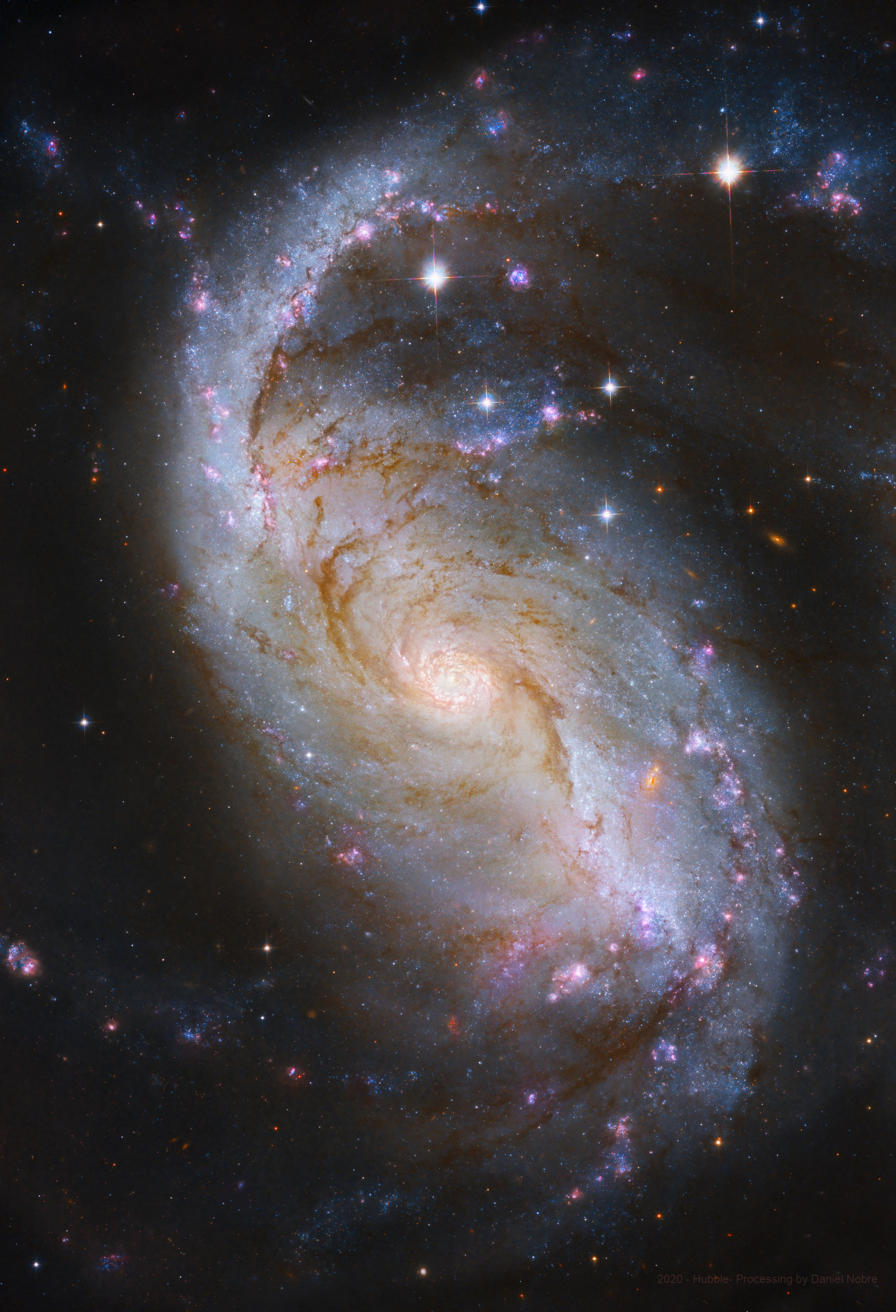 【每日天文】哈勃望远镜拍摄的棒旋星系