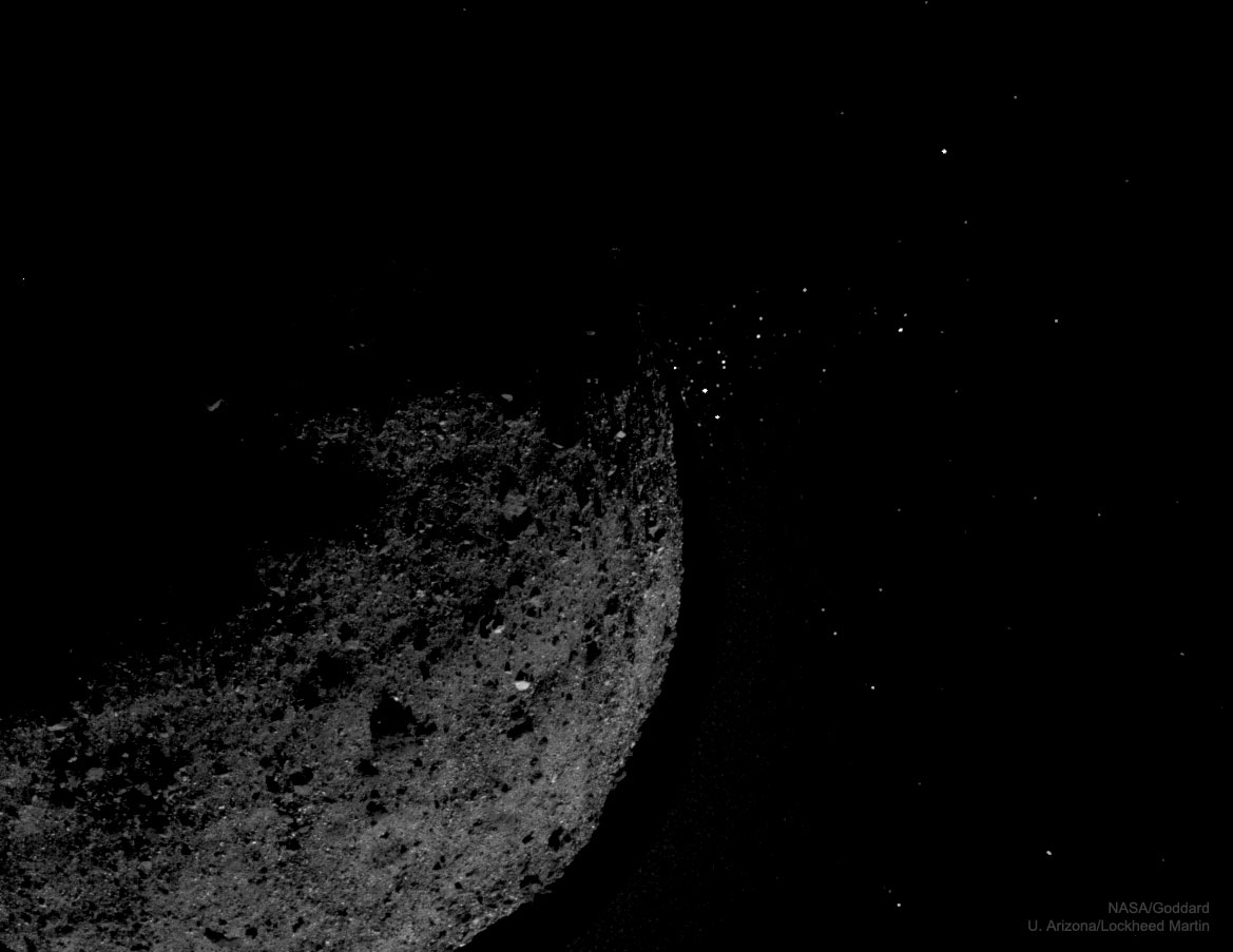 每日星空：从小行星Bennu喷出的砂砾