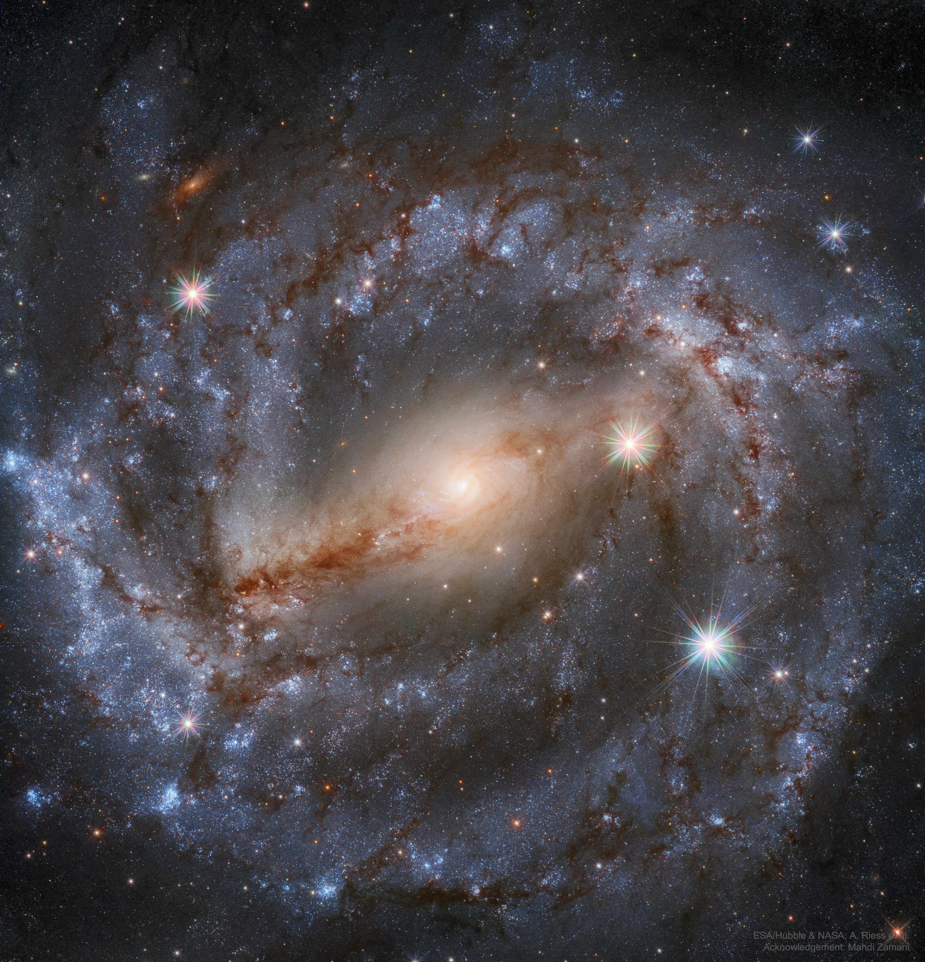 每日星空：NGC 5643:哈勃望远镜拍摄的附近螺旋星系