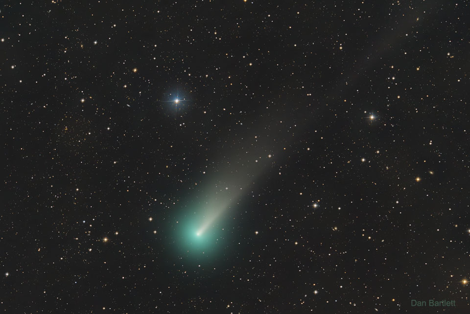 The featured image shows an image of Comet Leonard
complete with a green coma and a dust tail.
Please see the explanation for more detailed information.