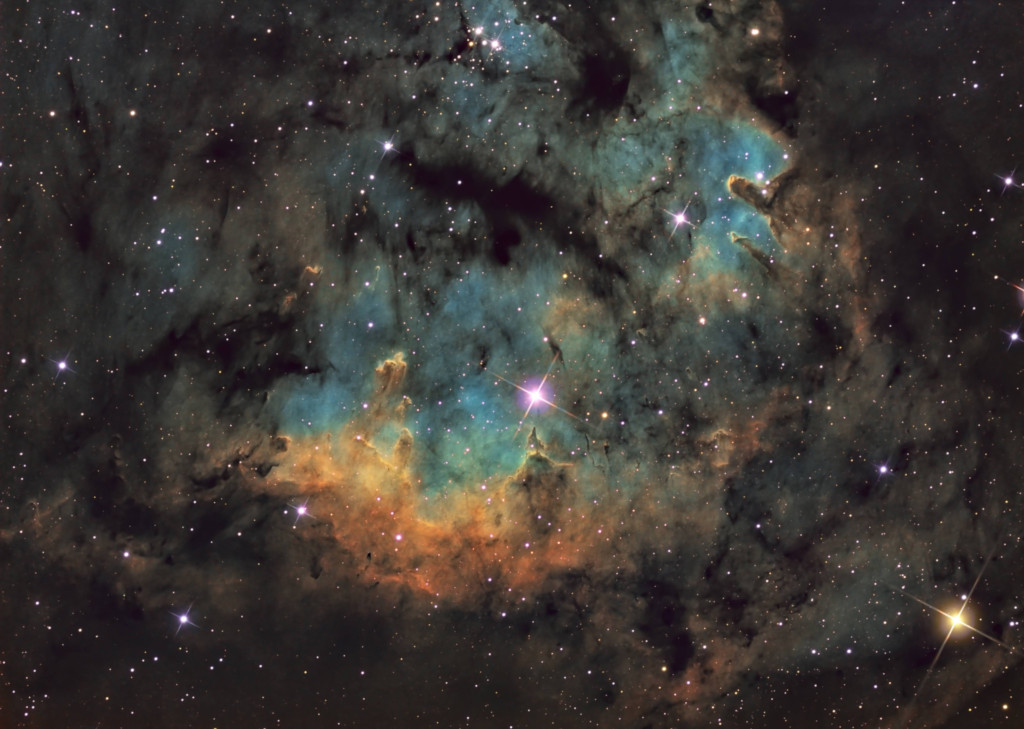 仙王座的 NGC 7822