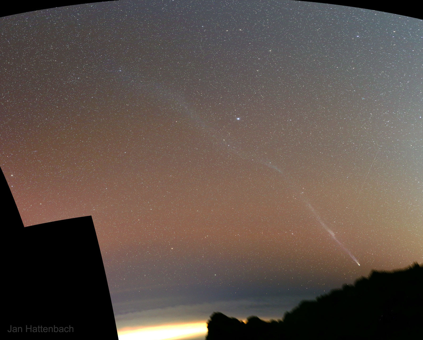 Comet Calendar 2022 Apod: 2022 January 3 - Comet Leonards Long Tail