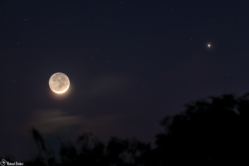 Lunas en el crepúsculo