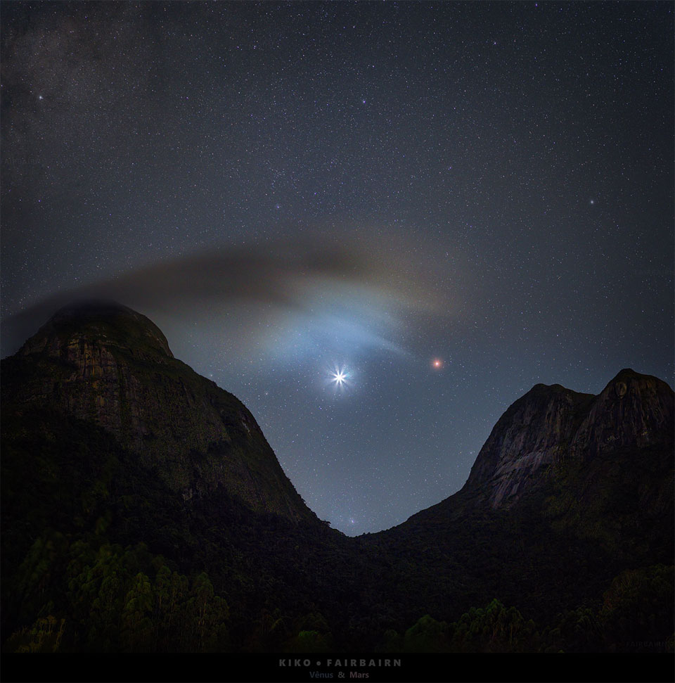 An image of the sky over a Brazil featuring the bright 
planets Venus and Mars near to each other on the sky. 
Please see the explanation for more detailed information.