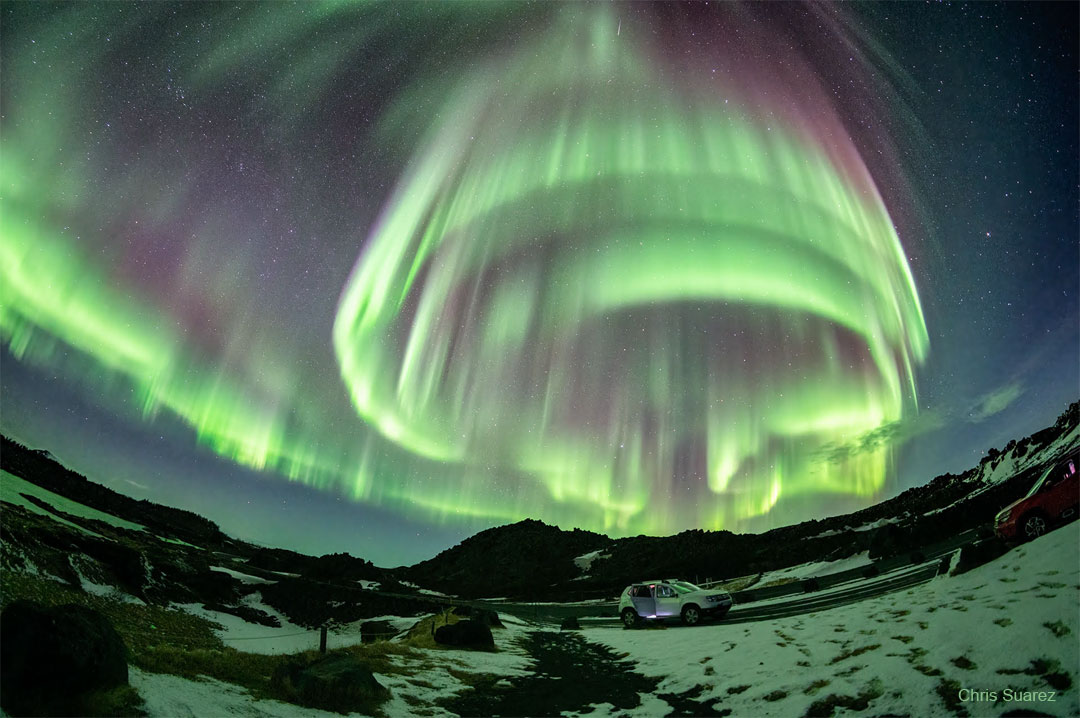 Un vórtice de aurora sobre Islandia