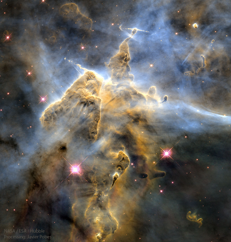 Montañas de polvo en la nebulosa de Carina