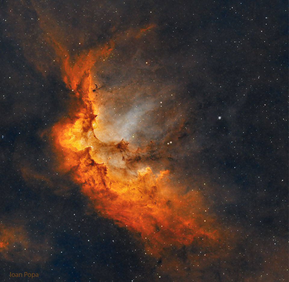 La nebulosa asimétrica que rodea a la estrella Wolf Rayet 18