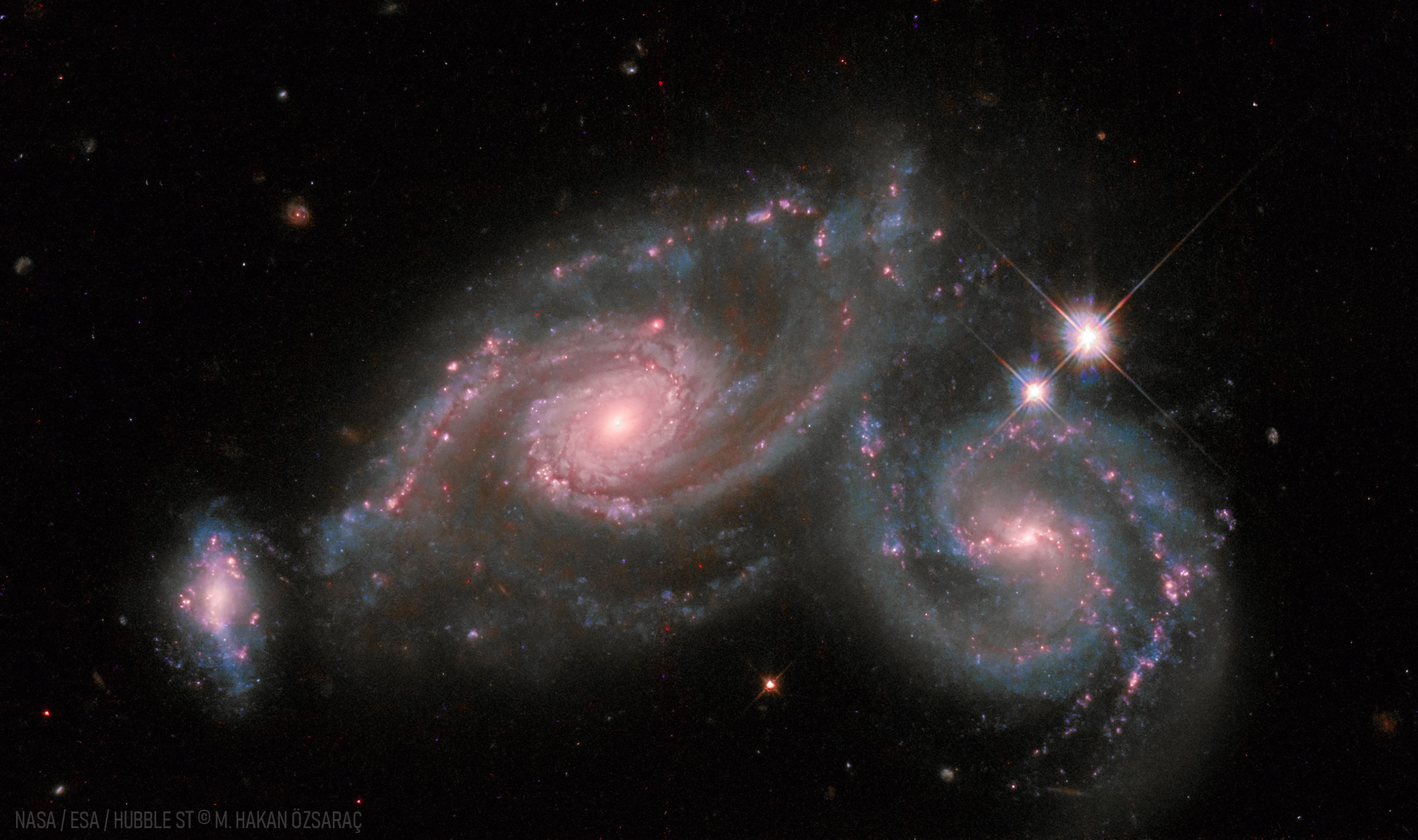 Arp 274的碰撞螺旋星系