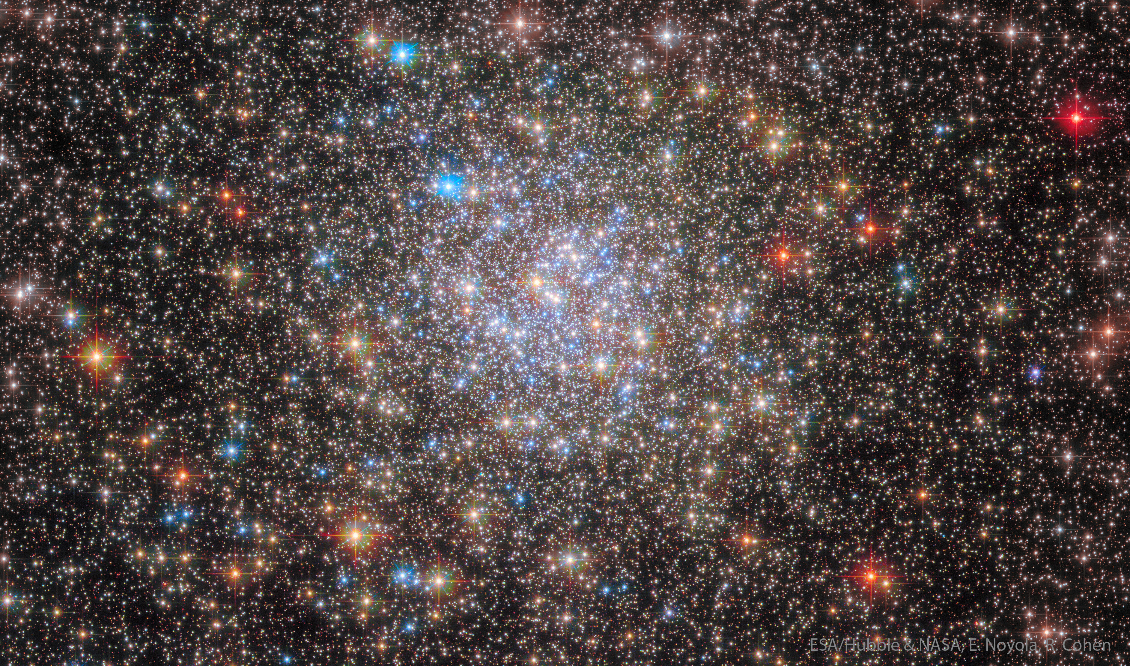 哈勃拍摄的球状星团NGC 6355