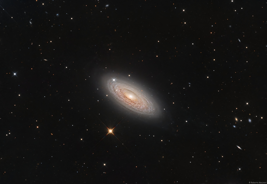 螺旋星系ngc2841