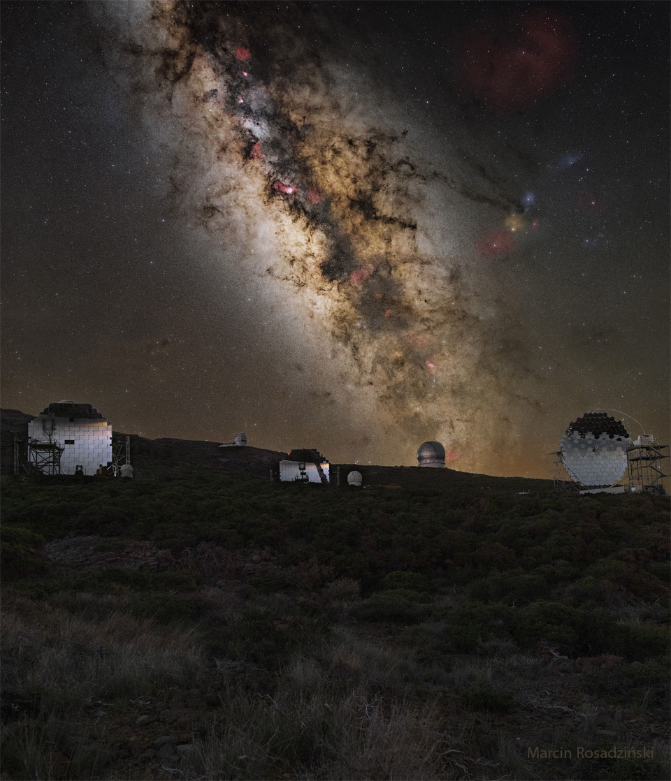 Vía Láctea sobre el Observatorio de La Palma