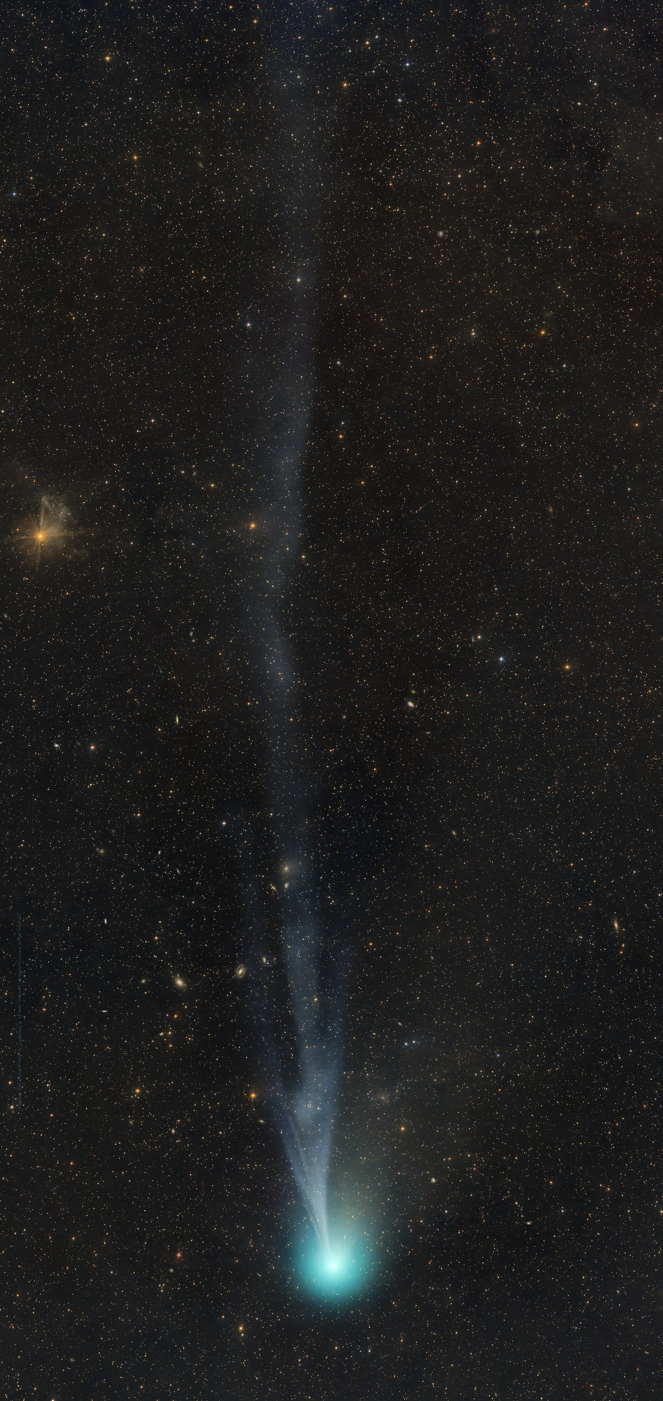 Estructura de la cola del cometa 12P/Pons-Brooks