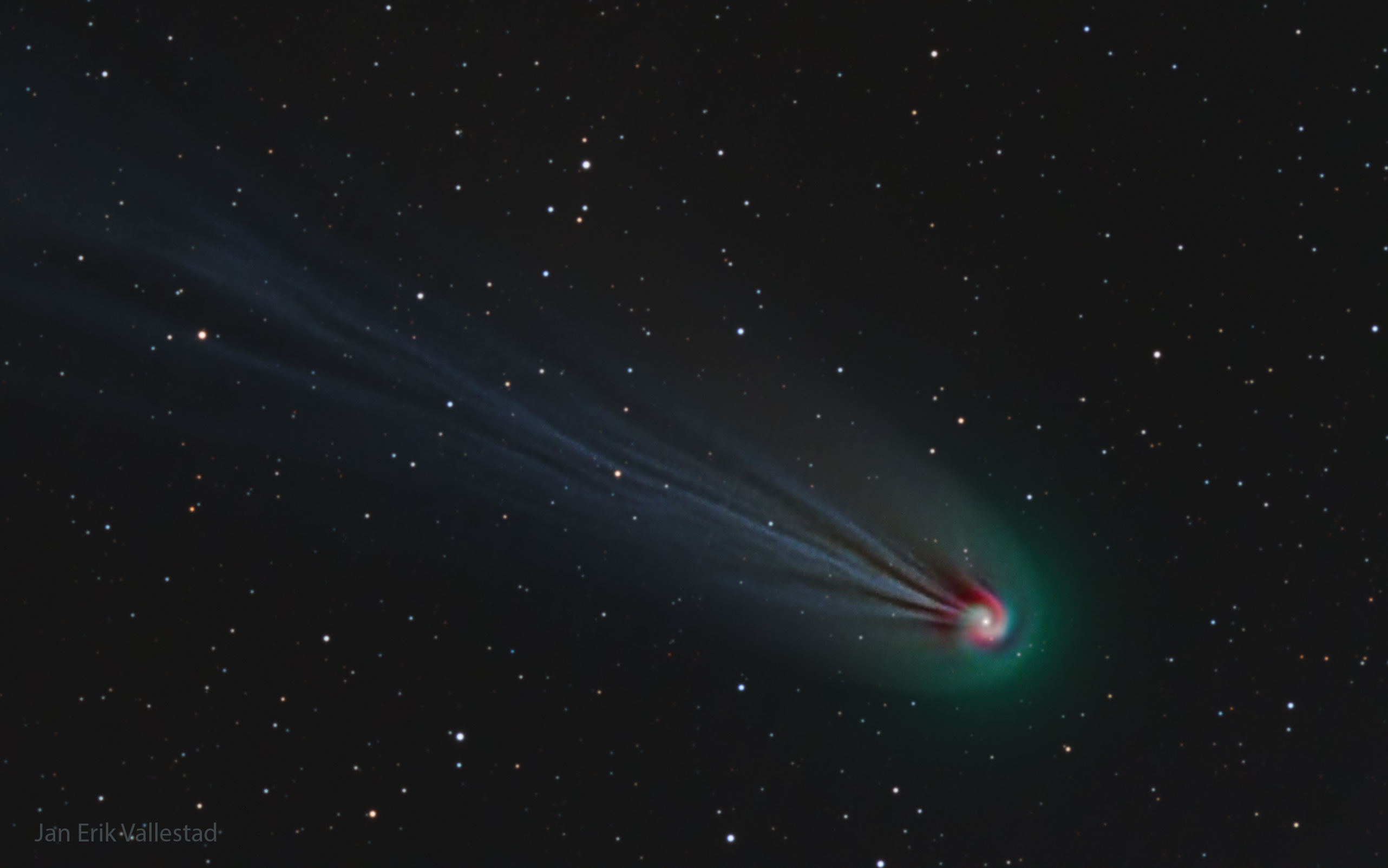 Coma en espiral del cometa Pons-Brooks