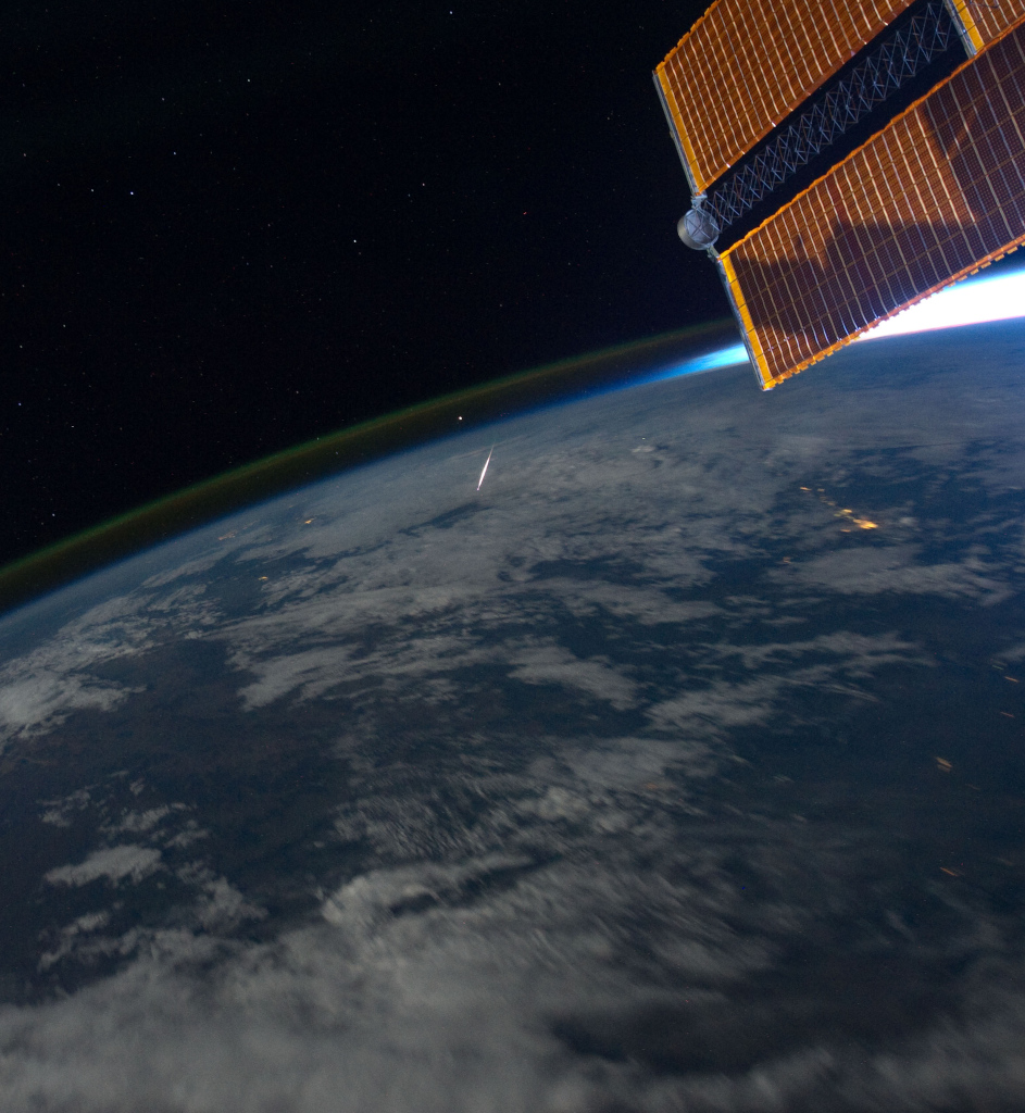 [Image: perseid_iss_4256_1024c.jpg]