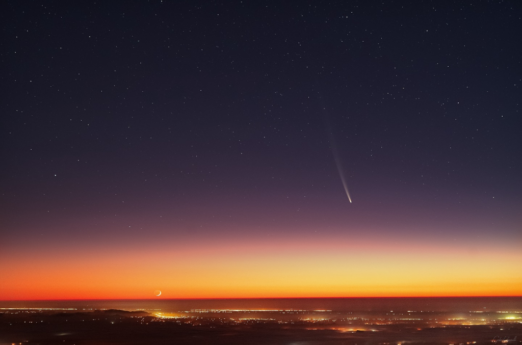 APOD - Comet at Moonrise